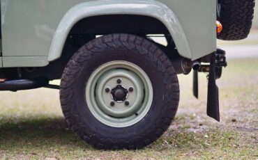 Land-Rover-Defender-1988-26