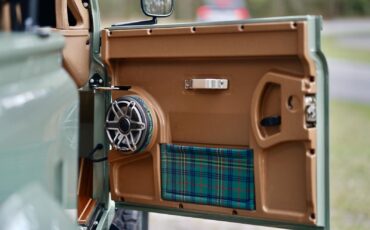 Land-Rover-Defender-1988-33