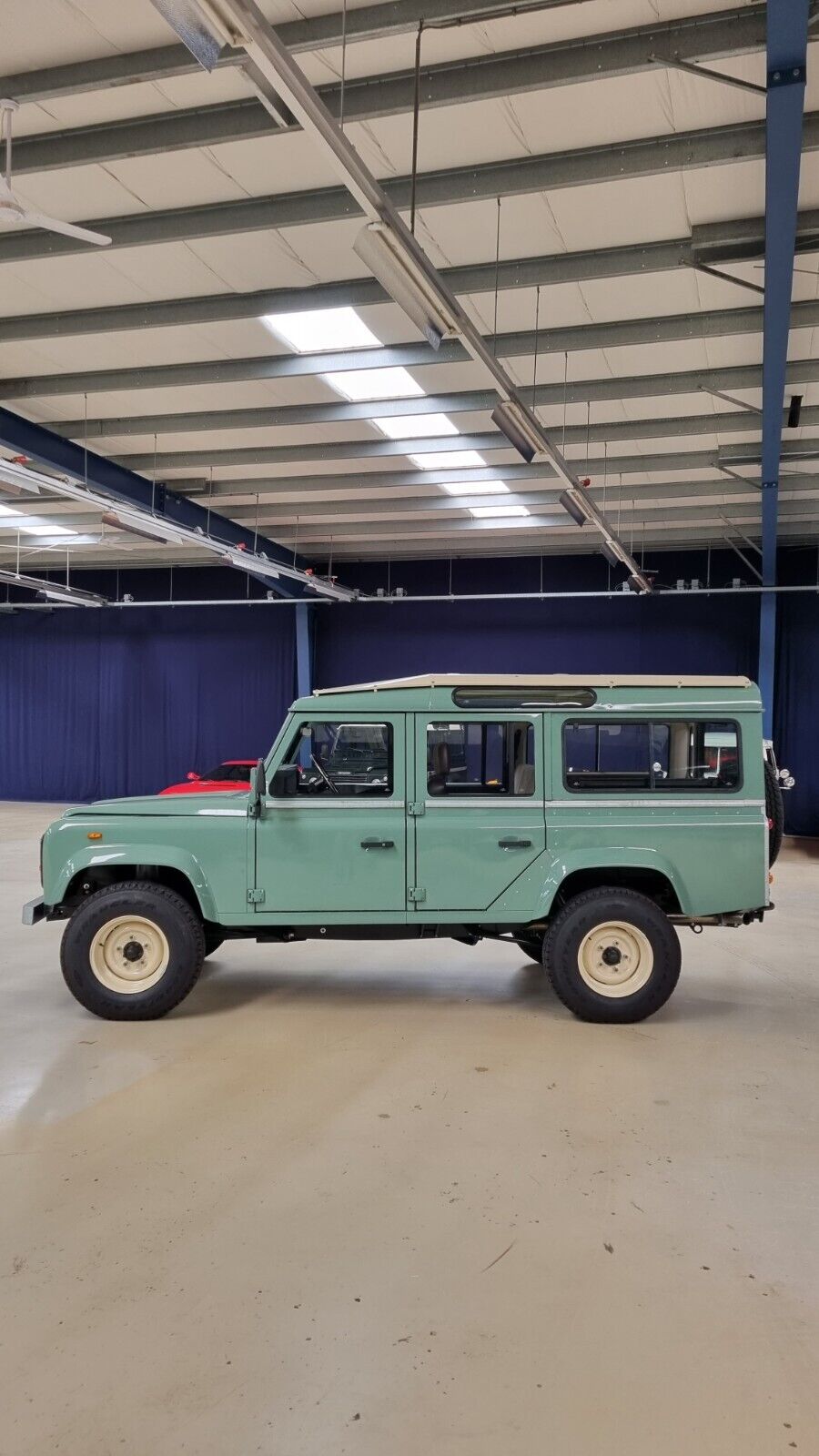 Land-Rover-Defender-1988-SUV-1