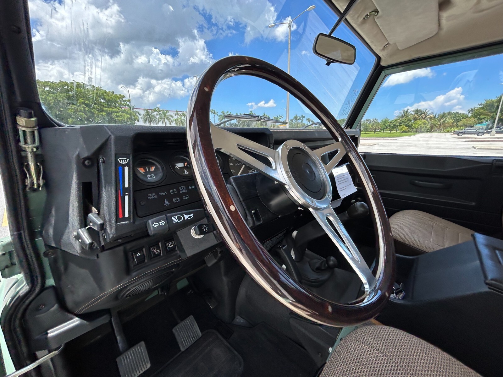 Land-Rover-Defender-1988-SUV-14