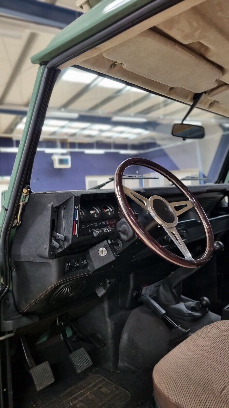 Land-Rover-Defender-1988-SUV-16