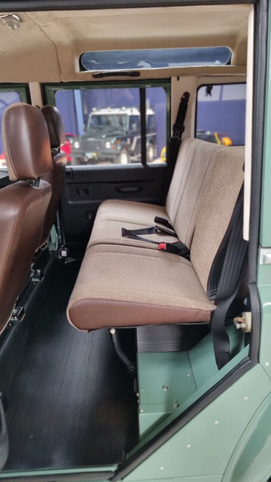 Land-Rover-Defender-1988-SUV-17