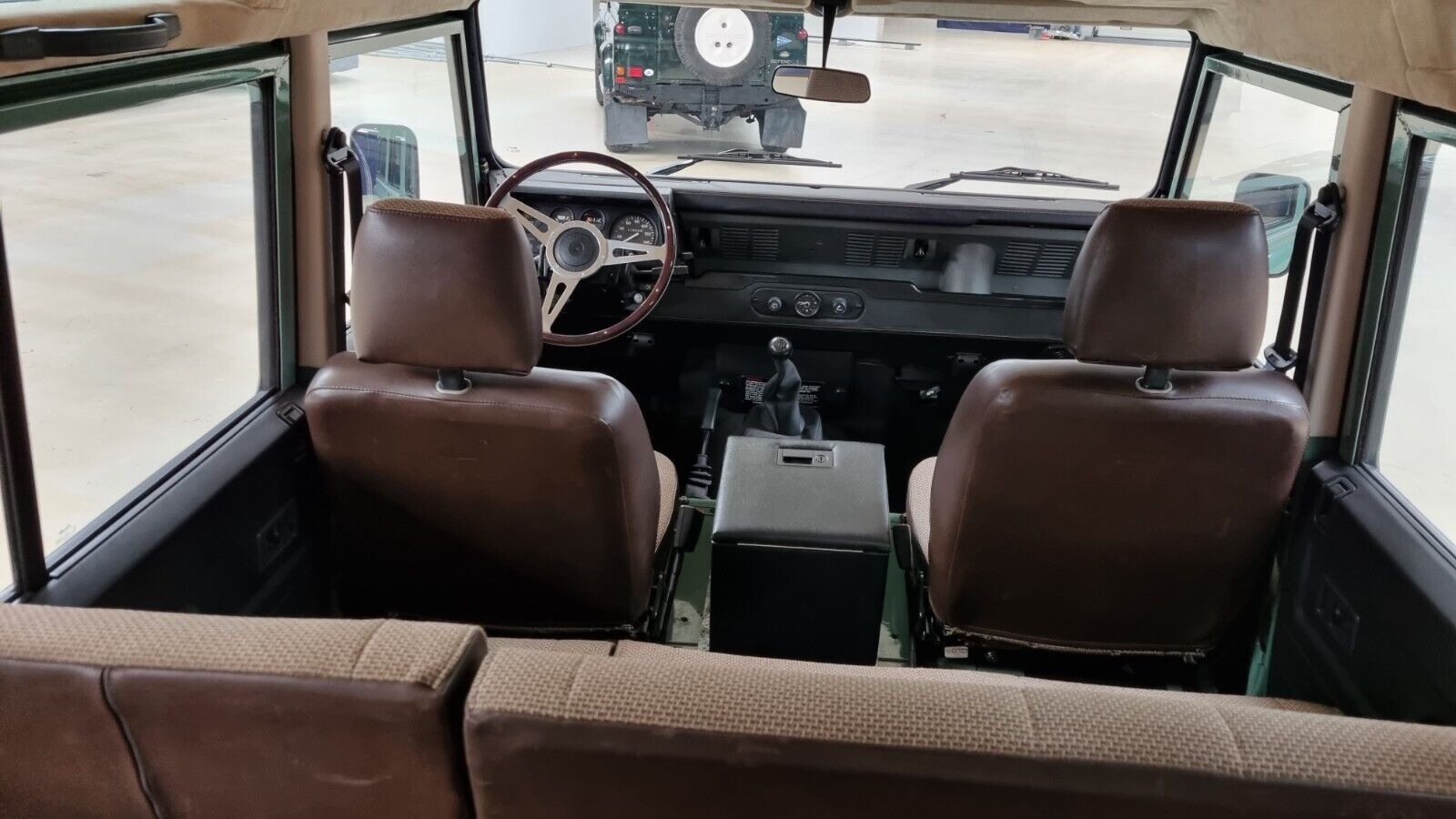 Land-Rover-Defender-1988-SUV-19