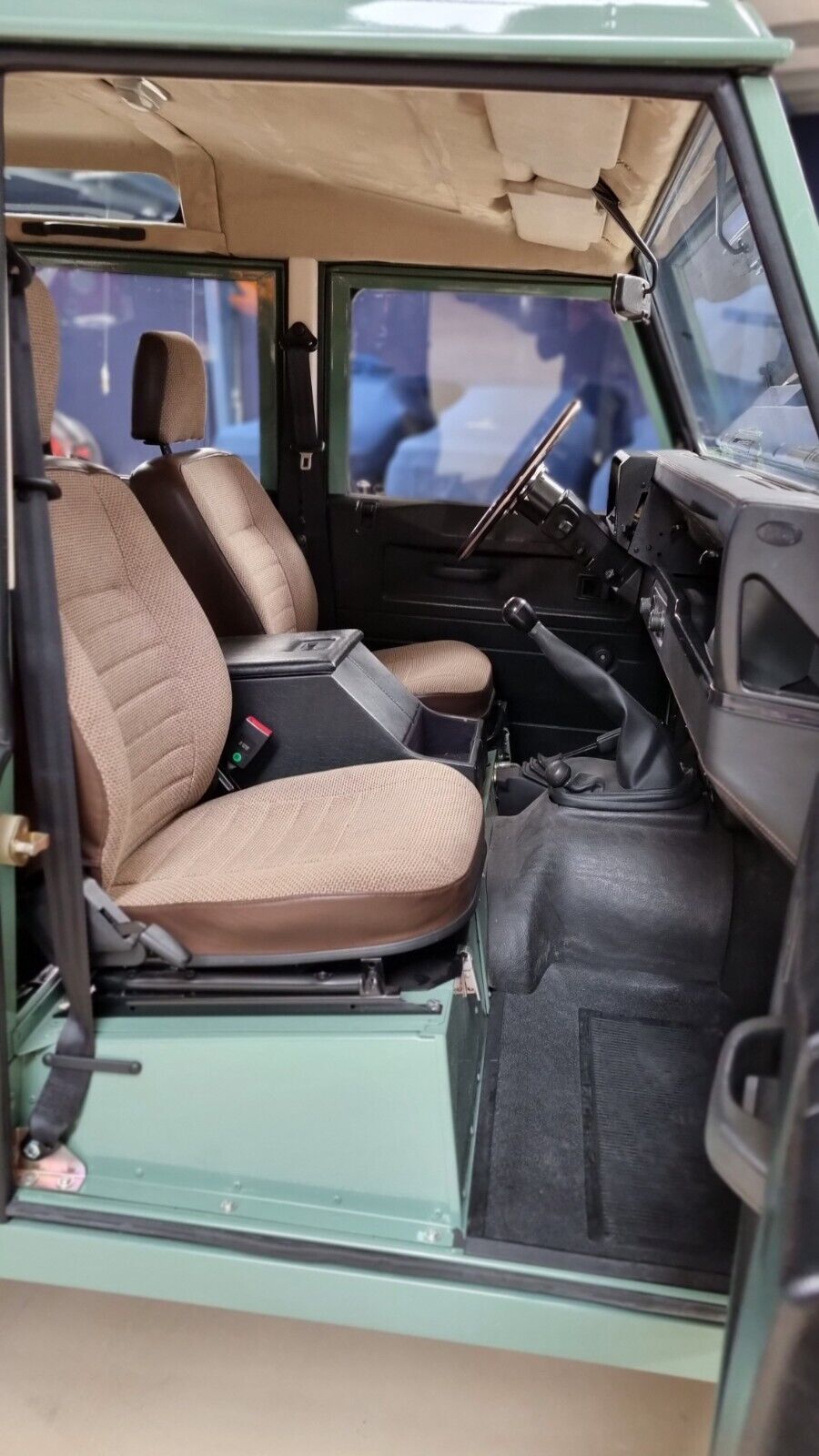 Land-Rover-Defender-1988-SUV-21
