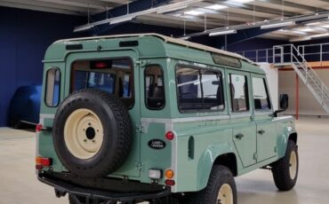Land-Rover-Defender-1988-SUV-3