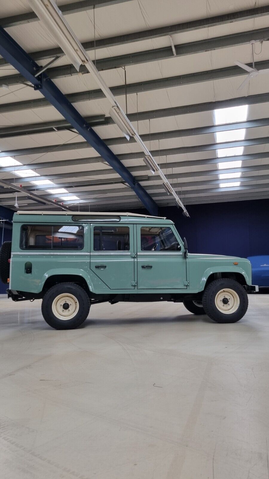 Land-Rover-Defender-1988-SUV-4