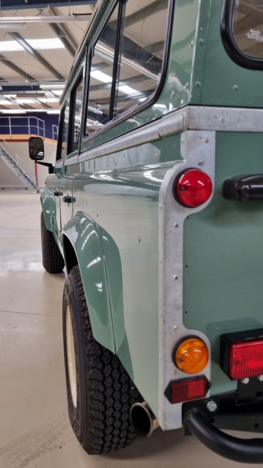Land-Rover-Defender-1988-SUV-6
