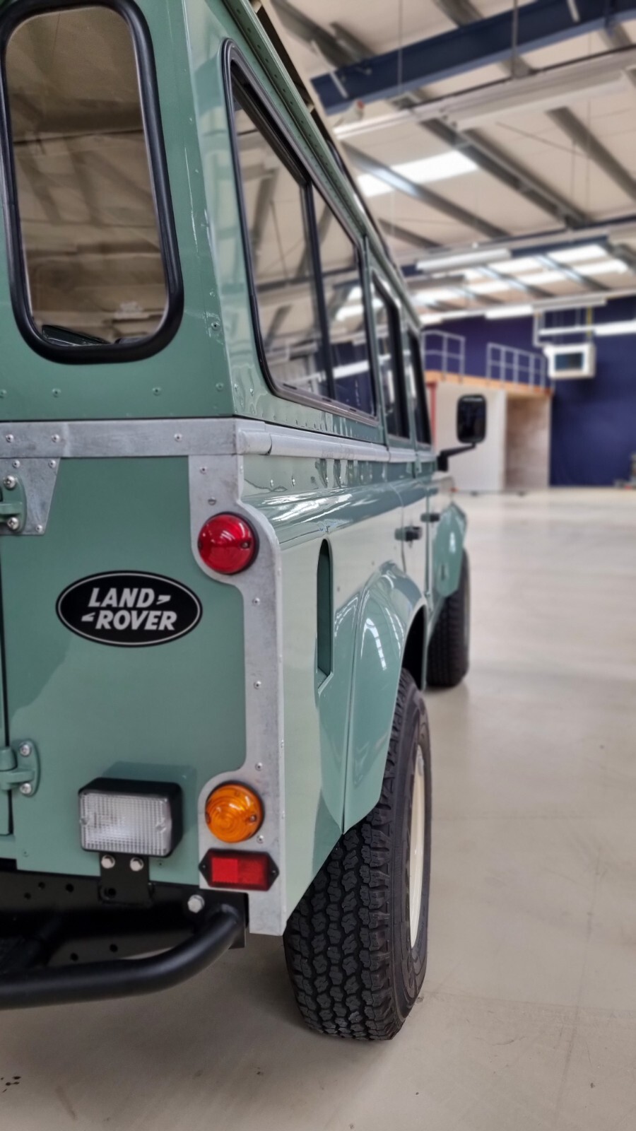 Land-Rover-Defender-1988-SUV-7