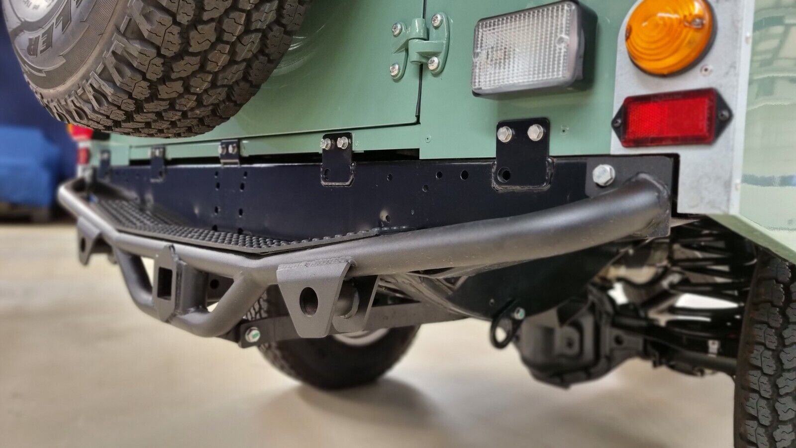 Land-Rover-Defender-1988-SUV-8