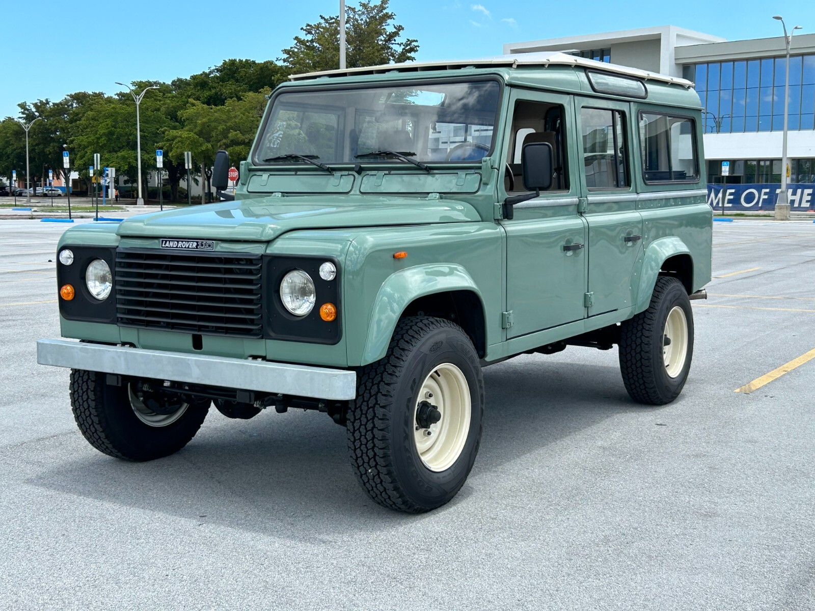 Land-Rover-Defender-1988-SUV-9