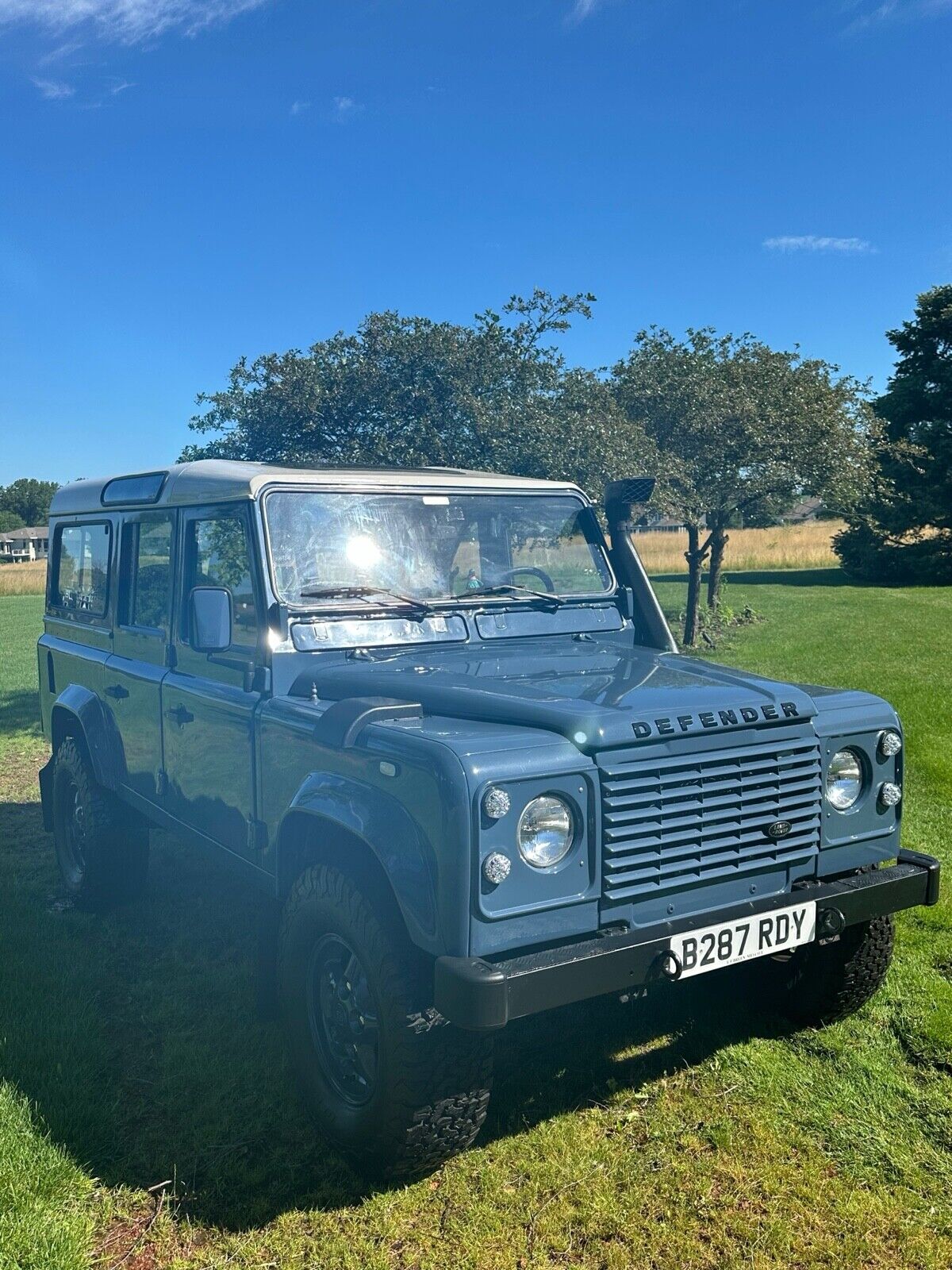 Land-Rover-Defender-1991-1