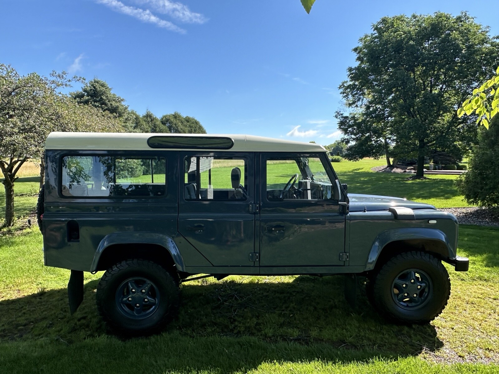 Land-Rover-Defender-1991-2