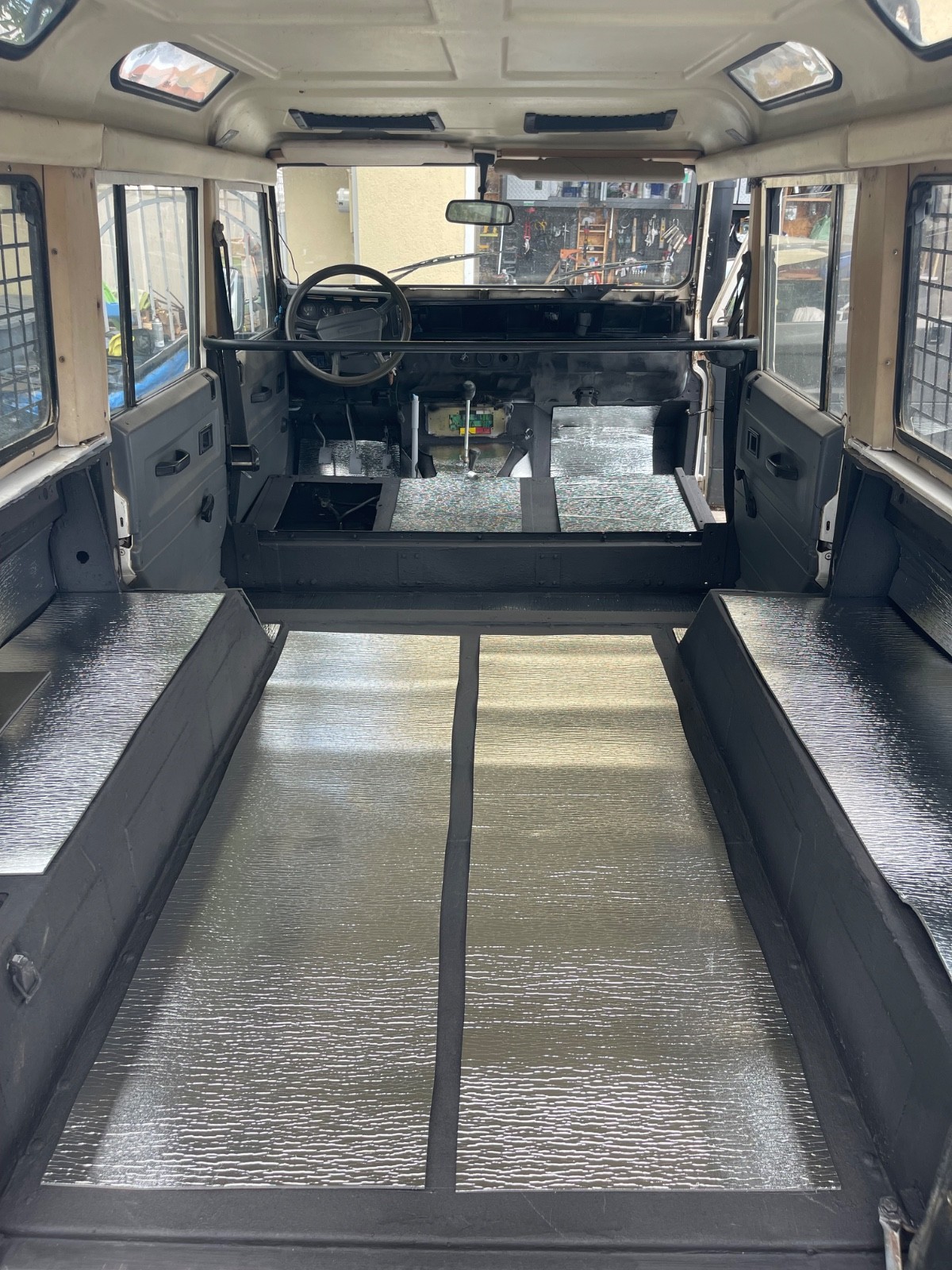 Land-Rover-Defender-1991-SUV-12