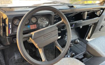 Land-Rover-Defender-1991-SUV-17