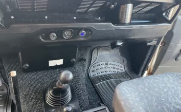Land-Rover-Defender-1991-SUV-18