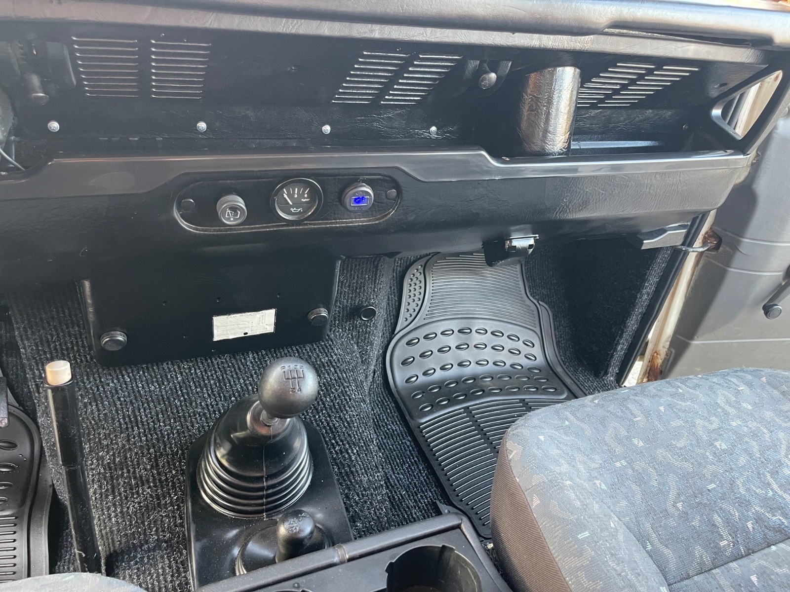 Land-Rover-Defender-1991-SUV-18
