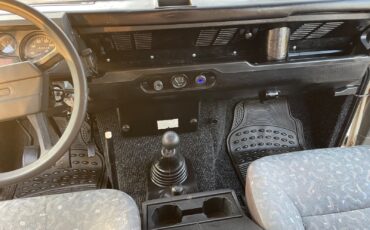 Land-Rover-Defender-1991-SUV-19