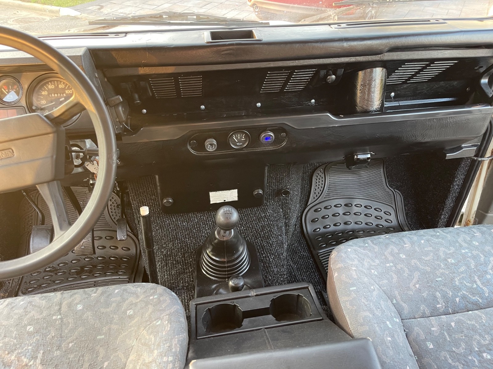 Land-Rover-Defender-1991-SUV-19