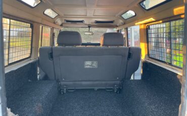 Land-Rover-Defender-1991-SUV-24