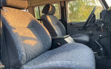Land-Rover-Defender-1991-SUV-25