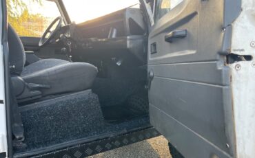 Land-Rover-Defender-1991-SUV-27