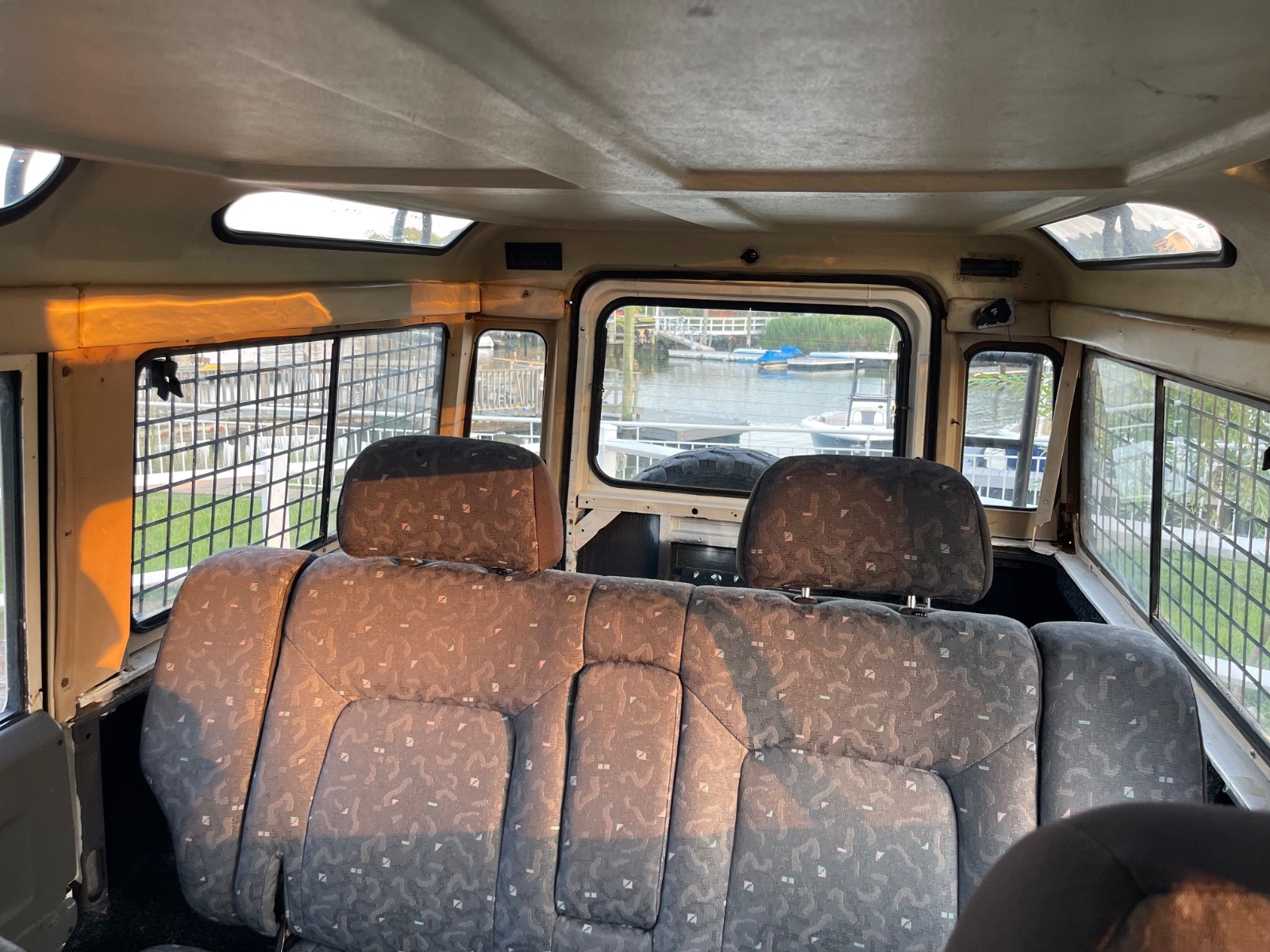 Land-Rover-Defender-1991-SUV-28