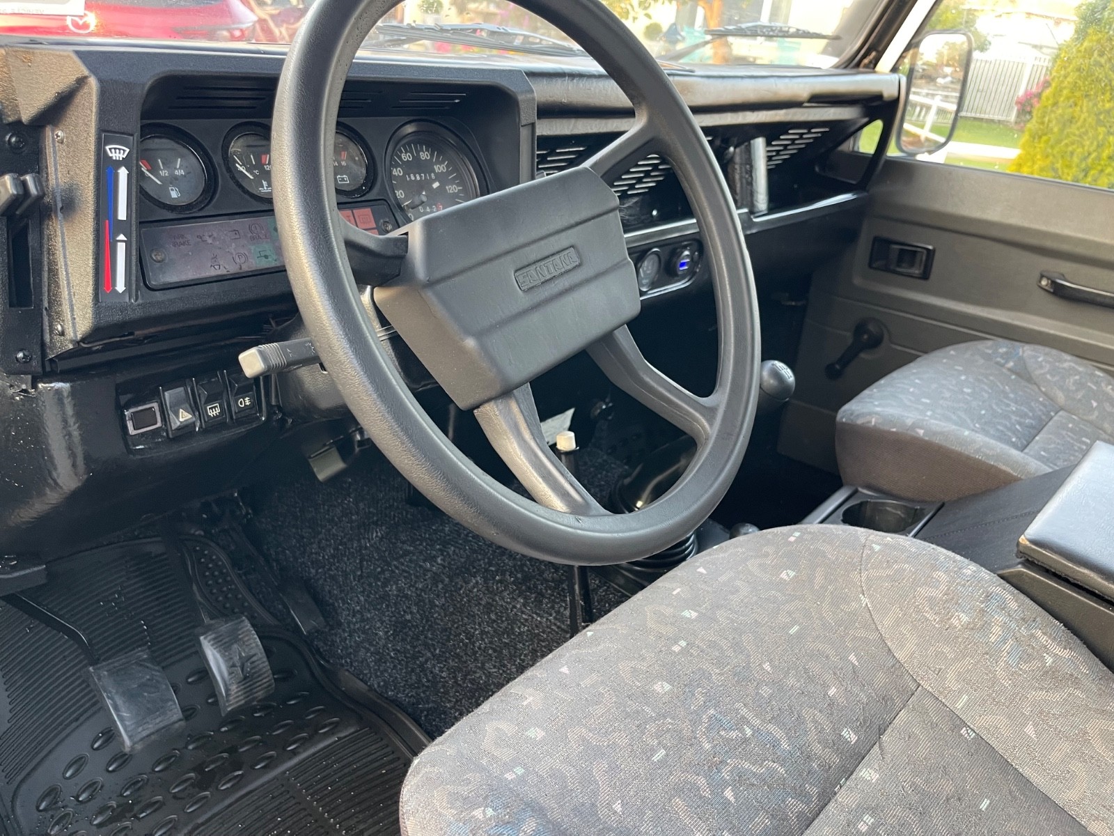 Land-Rover-Defender-1991-SUV-29