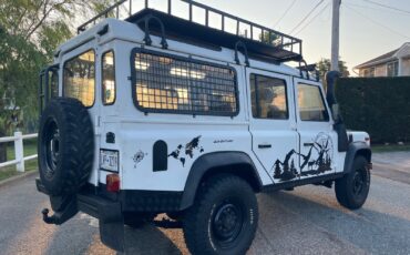 Land-Rover-Defender-1991-SUV-3