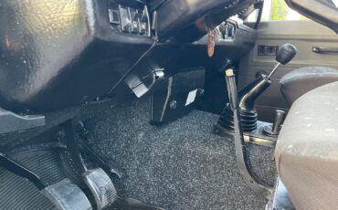 Land-Rover-Defender-1991-SUV-30