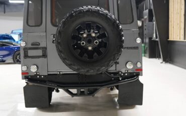 Land-Rover-Defender-1992-SUV-10
