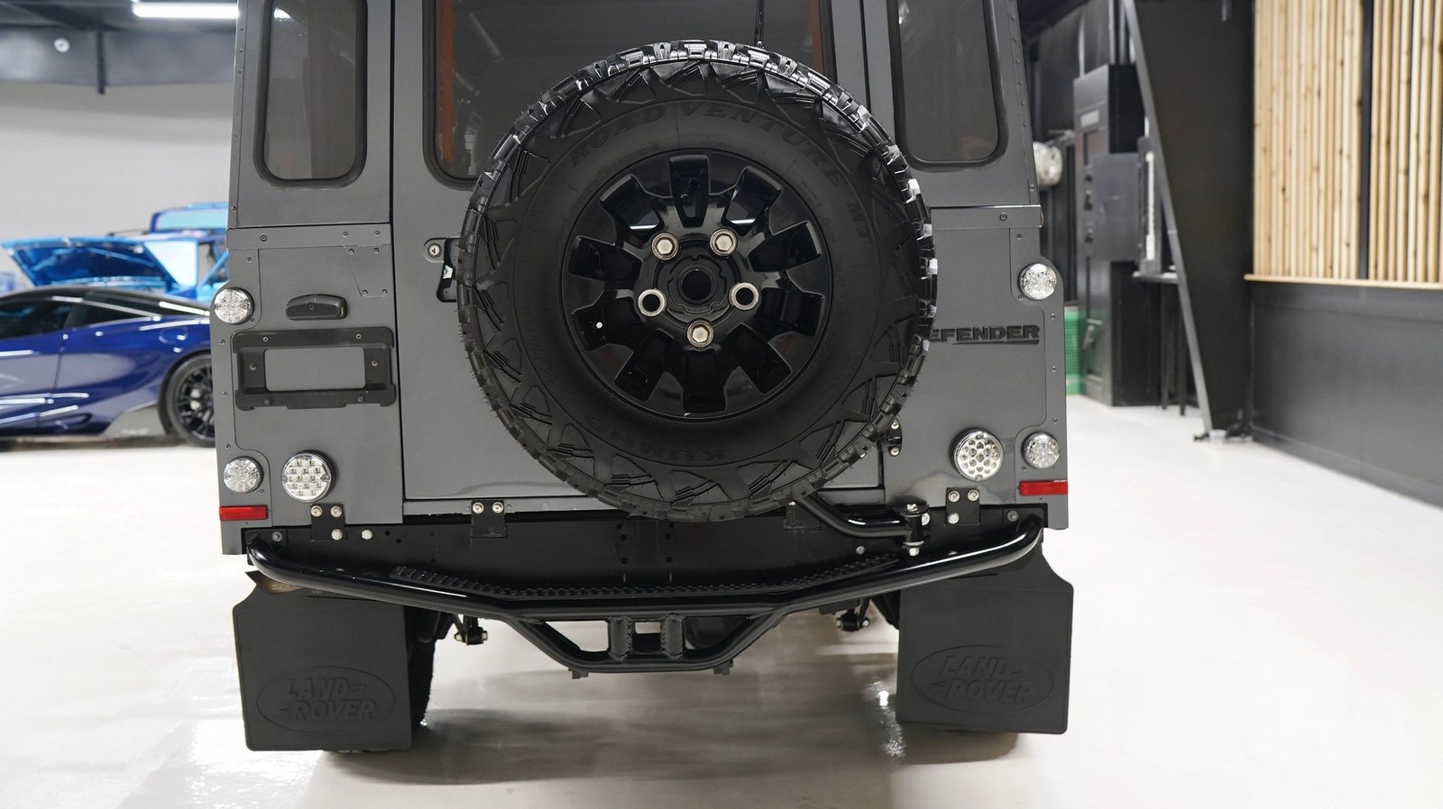 Land-Rover-Defender-1992-SUV-10