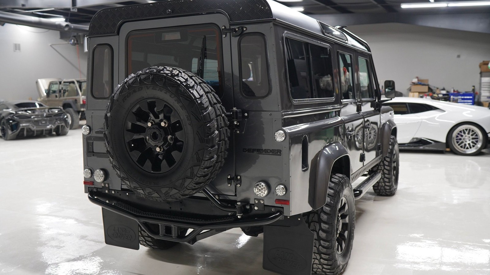 Land-Rover-Defender-1992-SUV-11