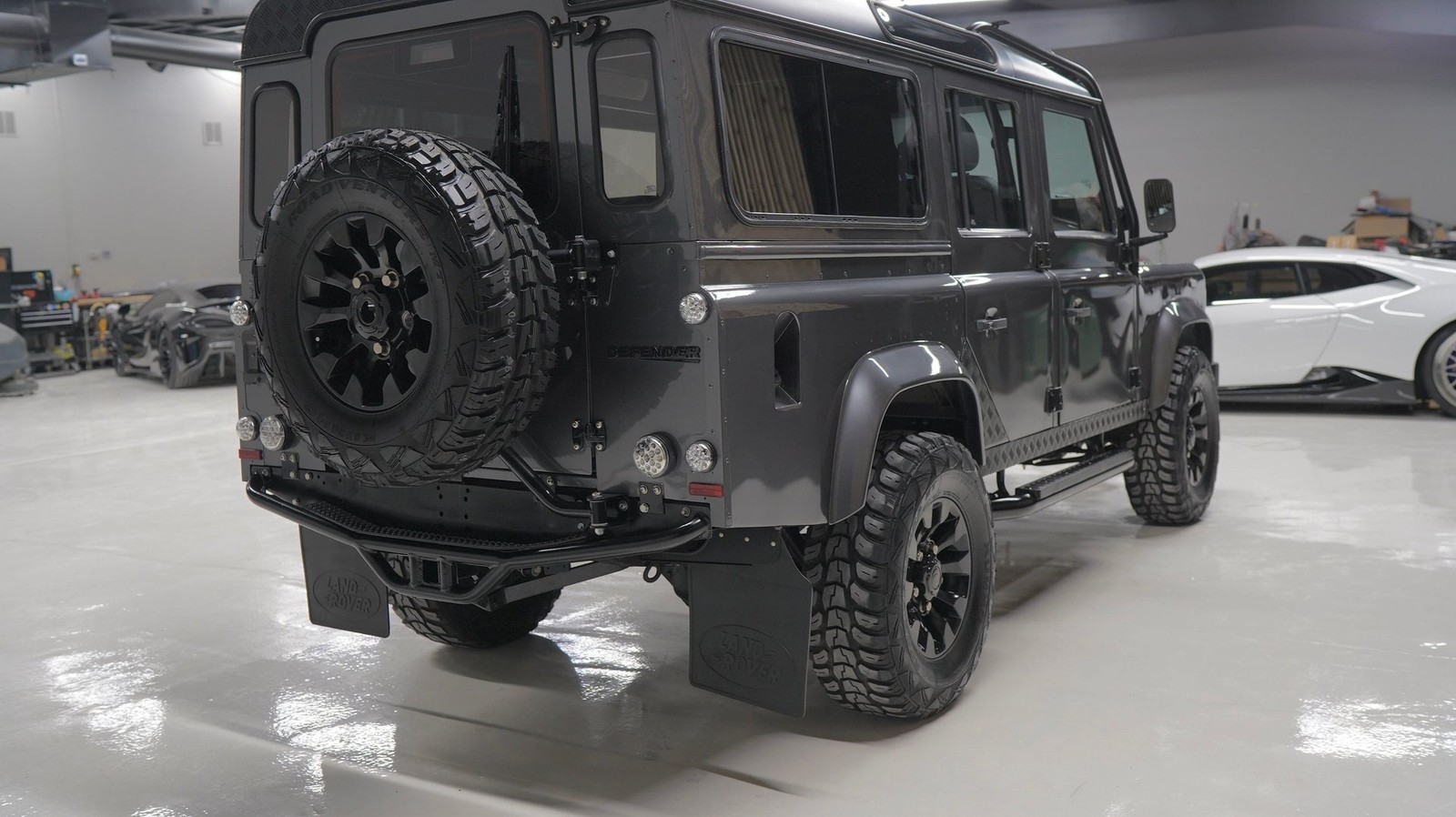 Land-Rover-Defender-1992-SUV-12