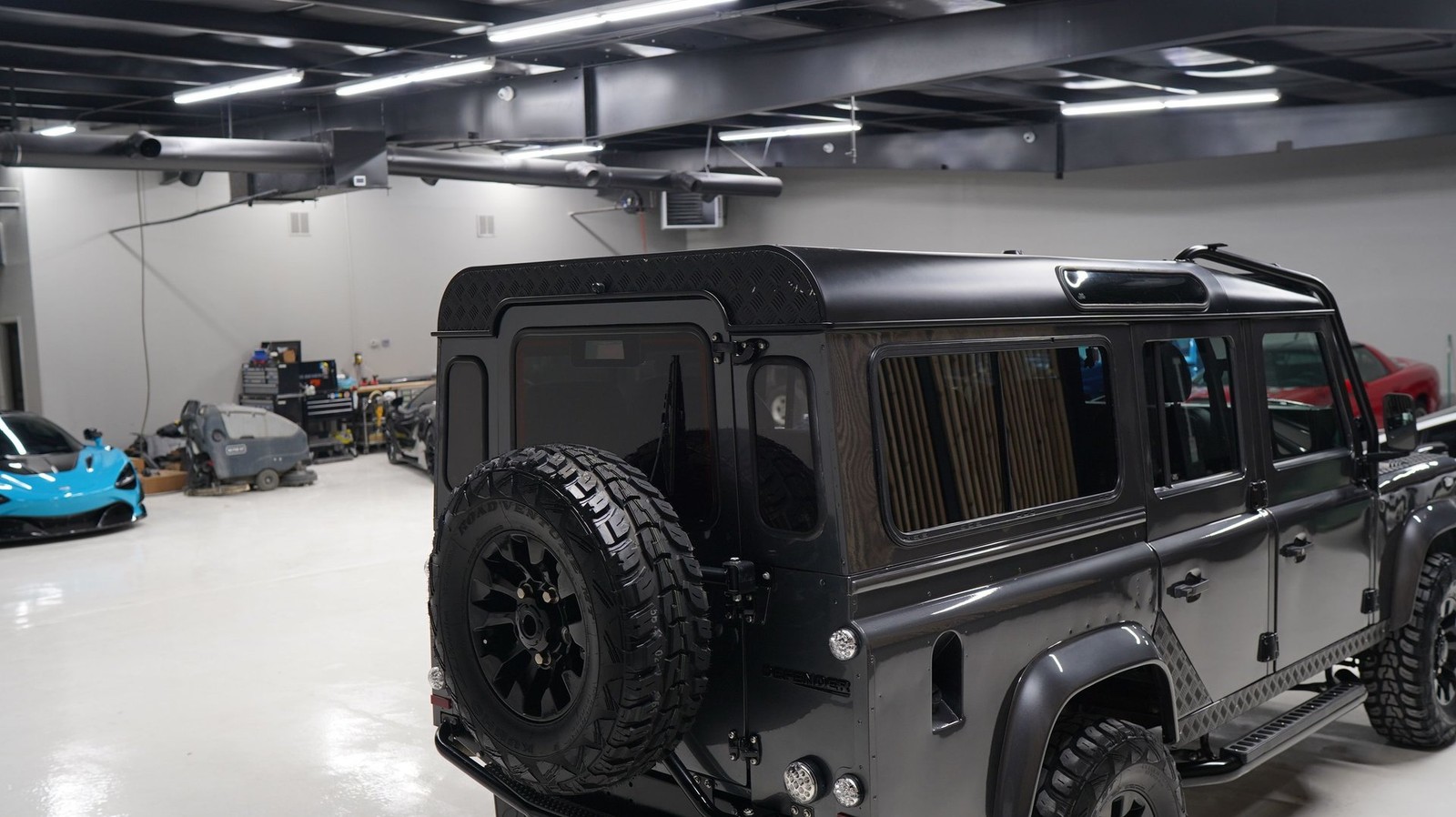 Land-Rover-Defender-1992-SUV-13