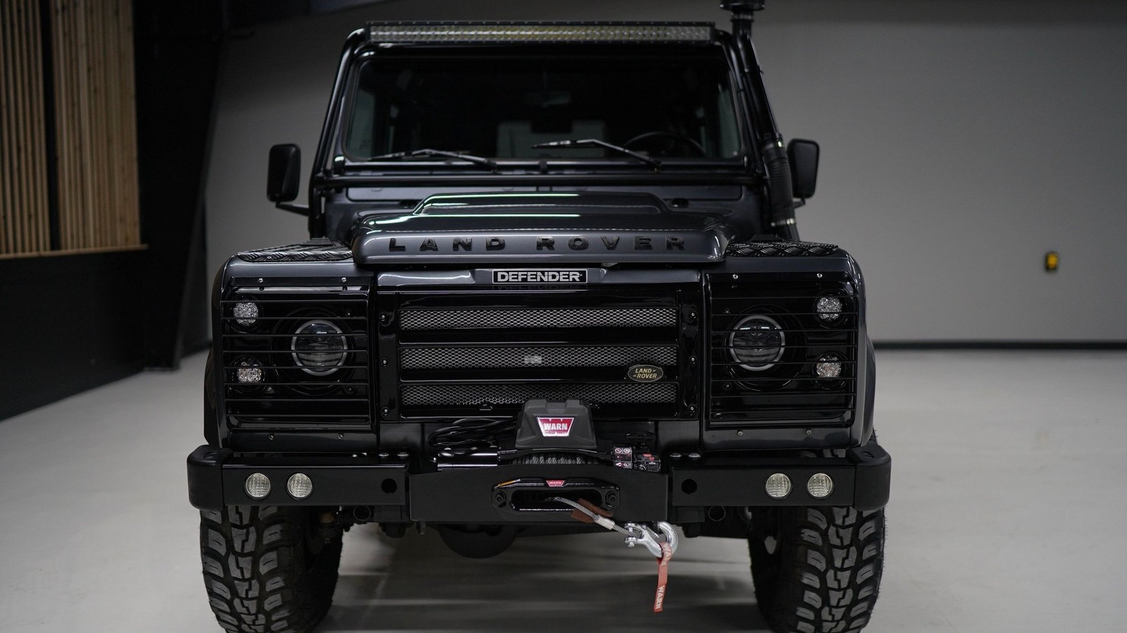Land-Rover-Defender-1992-SUV-14