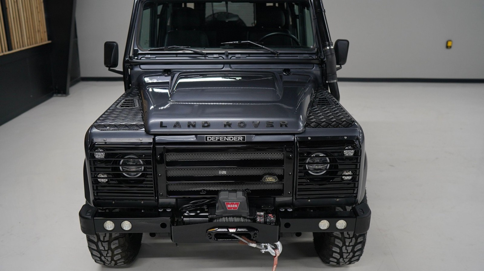 Land-Rover-Defender-1992-SUV-15