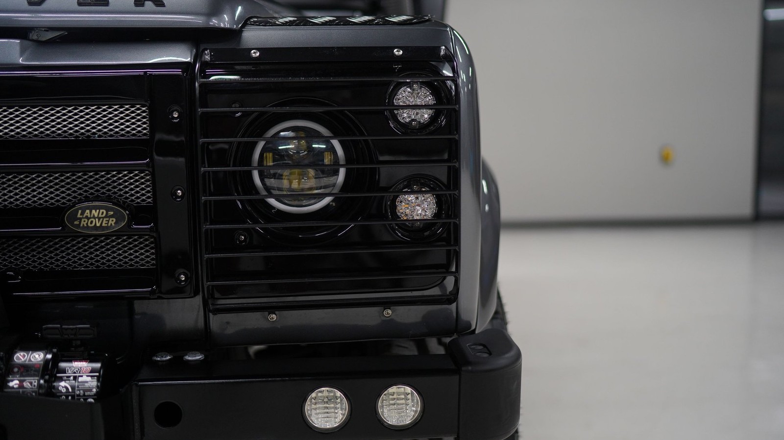 Land-Rover-Defender-1992-SUV-19