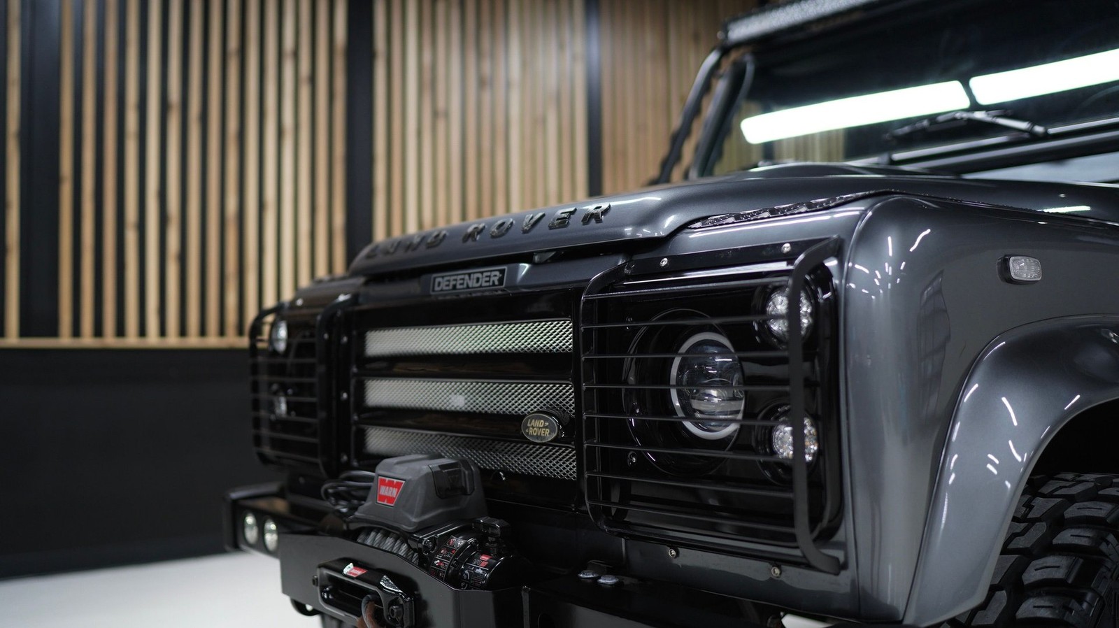 Land-Rover-Defender-1992-SUV-22