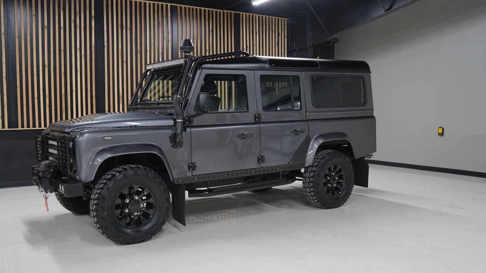 Land-Rover-Defender-1992-SUV-4