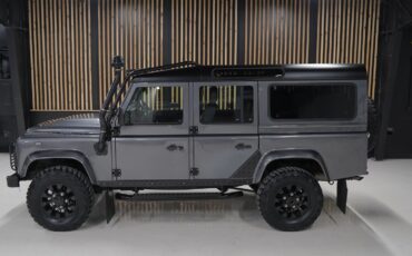 Land-Rover-Defender-1992-SUV-5