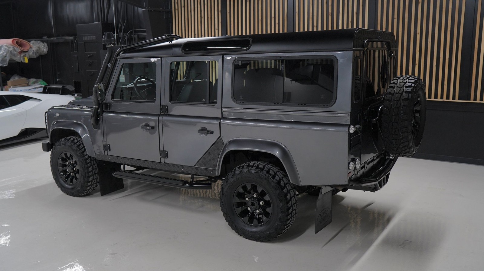 Land-Rover-Defender-1992-SUV-7