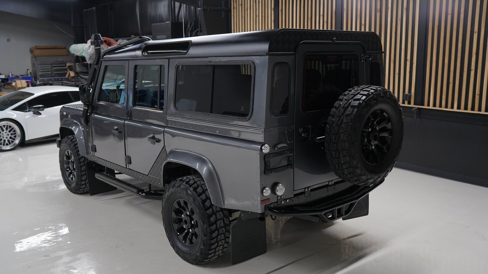 Land-Rover-Defender-1992-SUV-8