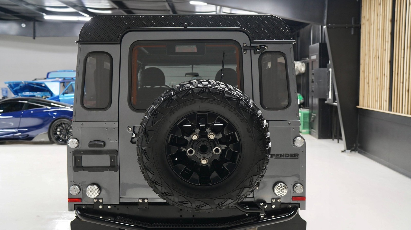 Land-Rover-Defender-1992-SUV-9