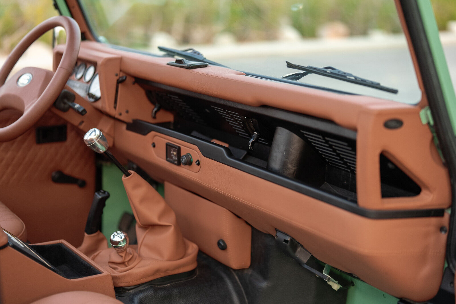 Land-Rover-Defender-1994-25