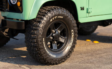 Land-Rover-Defender-1994-31