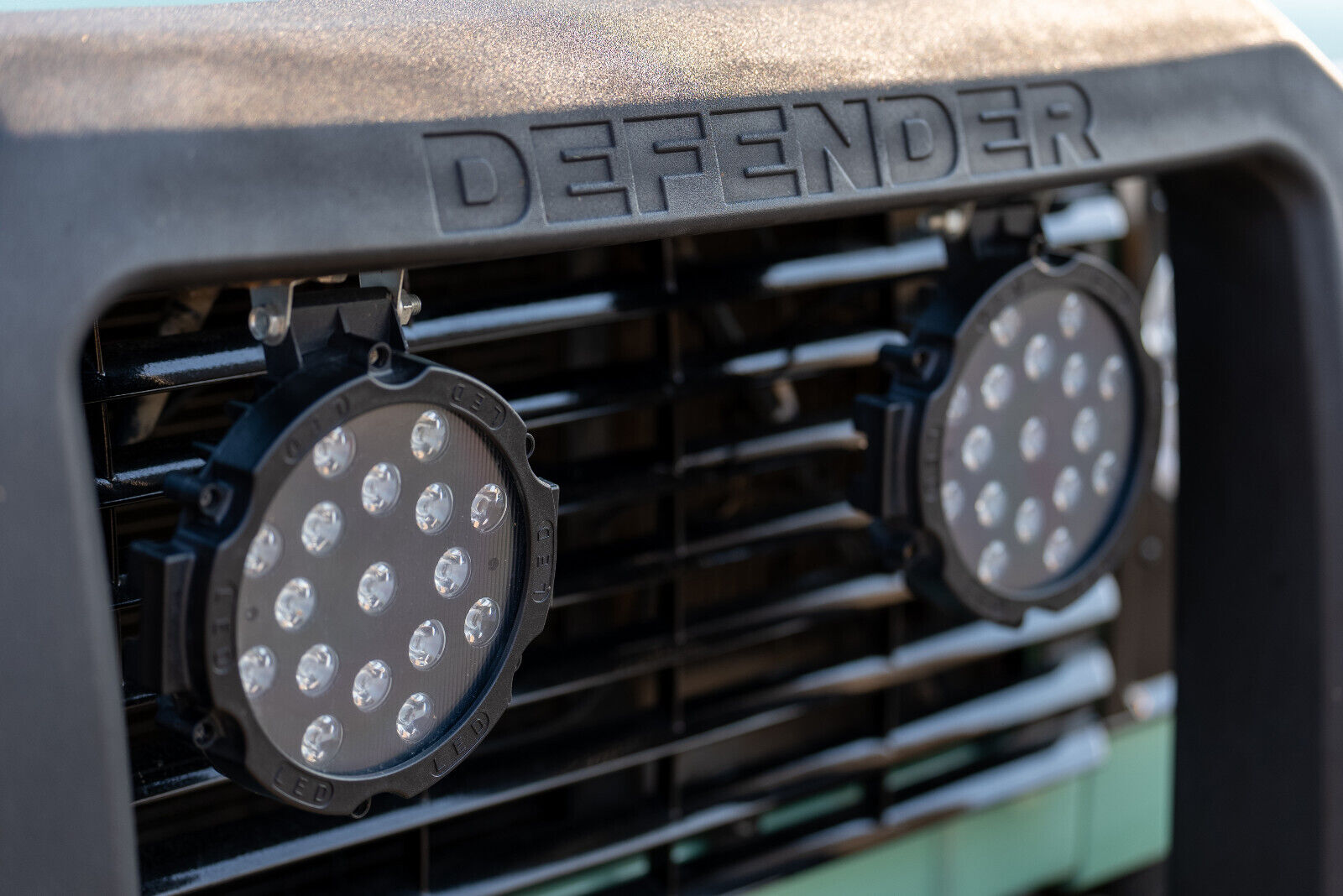 Land-Rover-Defender-1994-32