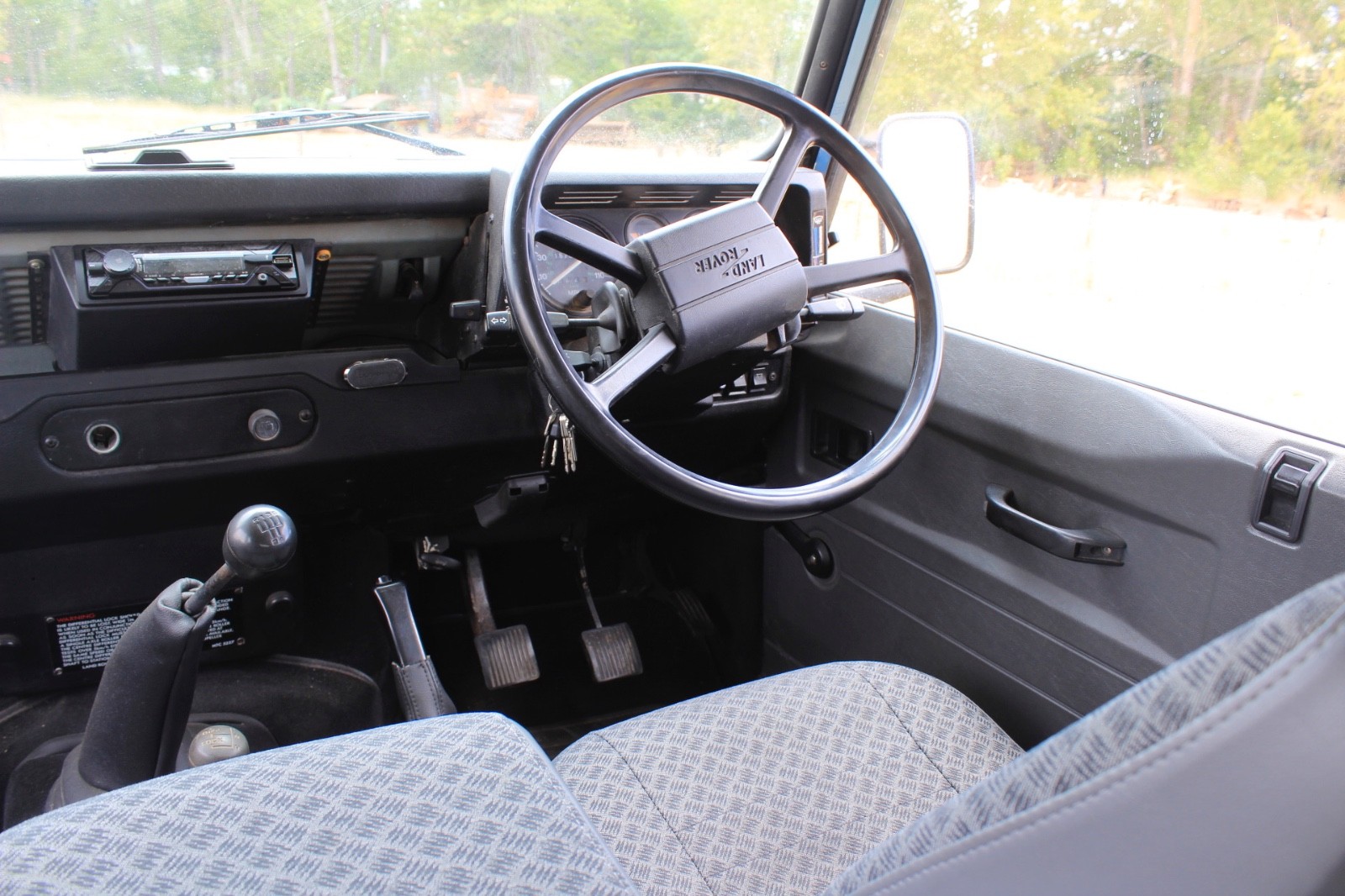 Land-Rover-Defender-1994-SUV-15