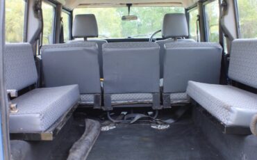 Land-Rover-Defender-1994-SUV-6