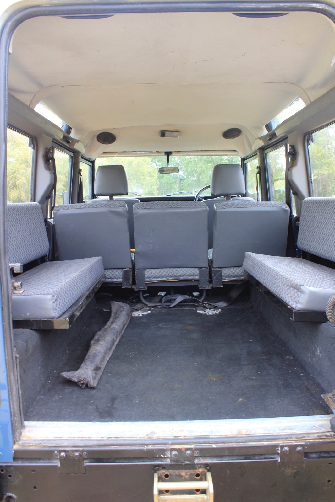Land-Rover-Defender-1994-SUV-6