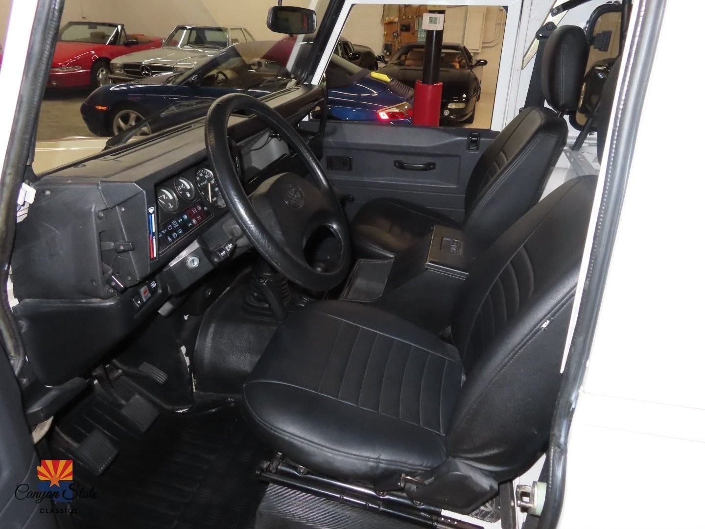 Land-Rover-Defender-1995-SUV-1